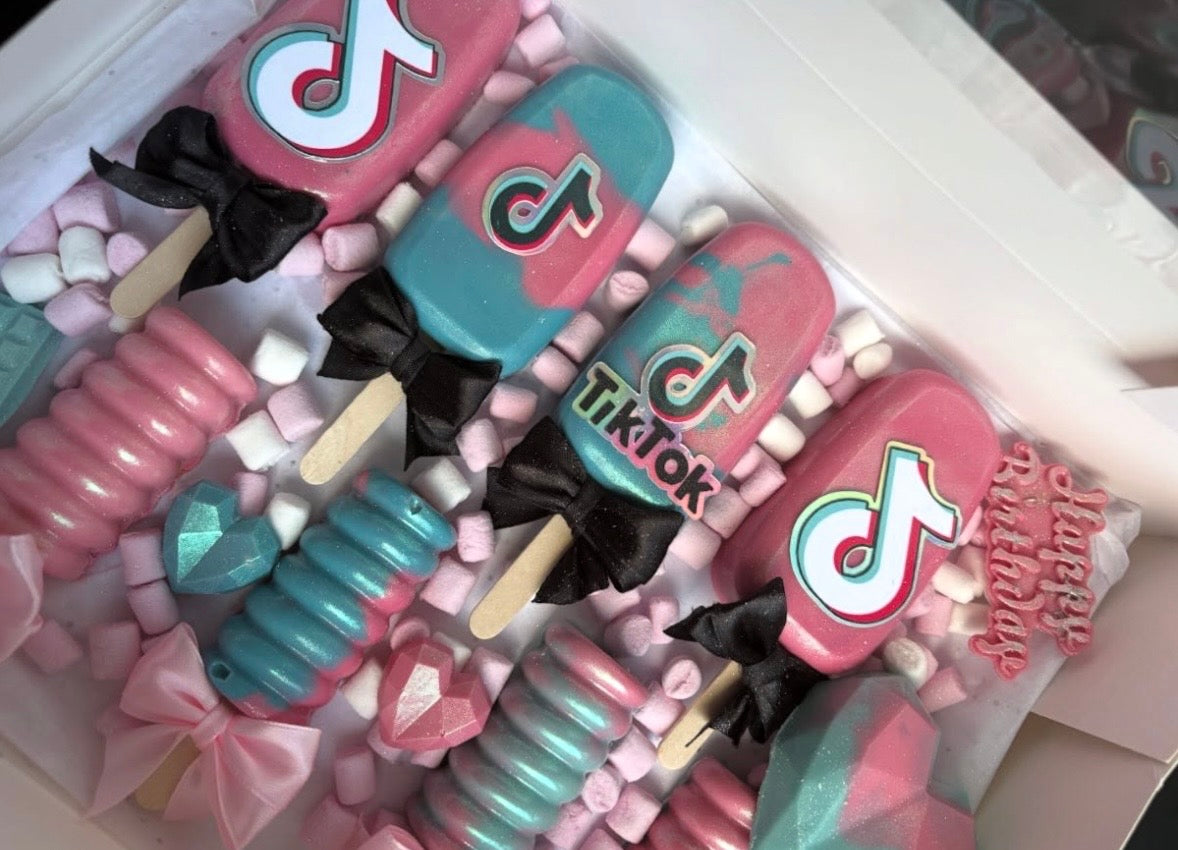 TikTok Inspired Cupcake Toppers – Personalised Birthday Decorations (12 Pack)